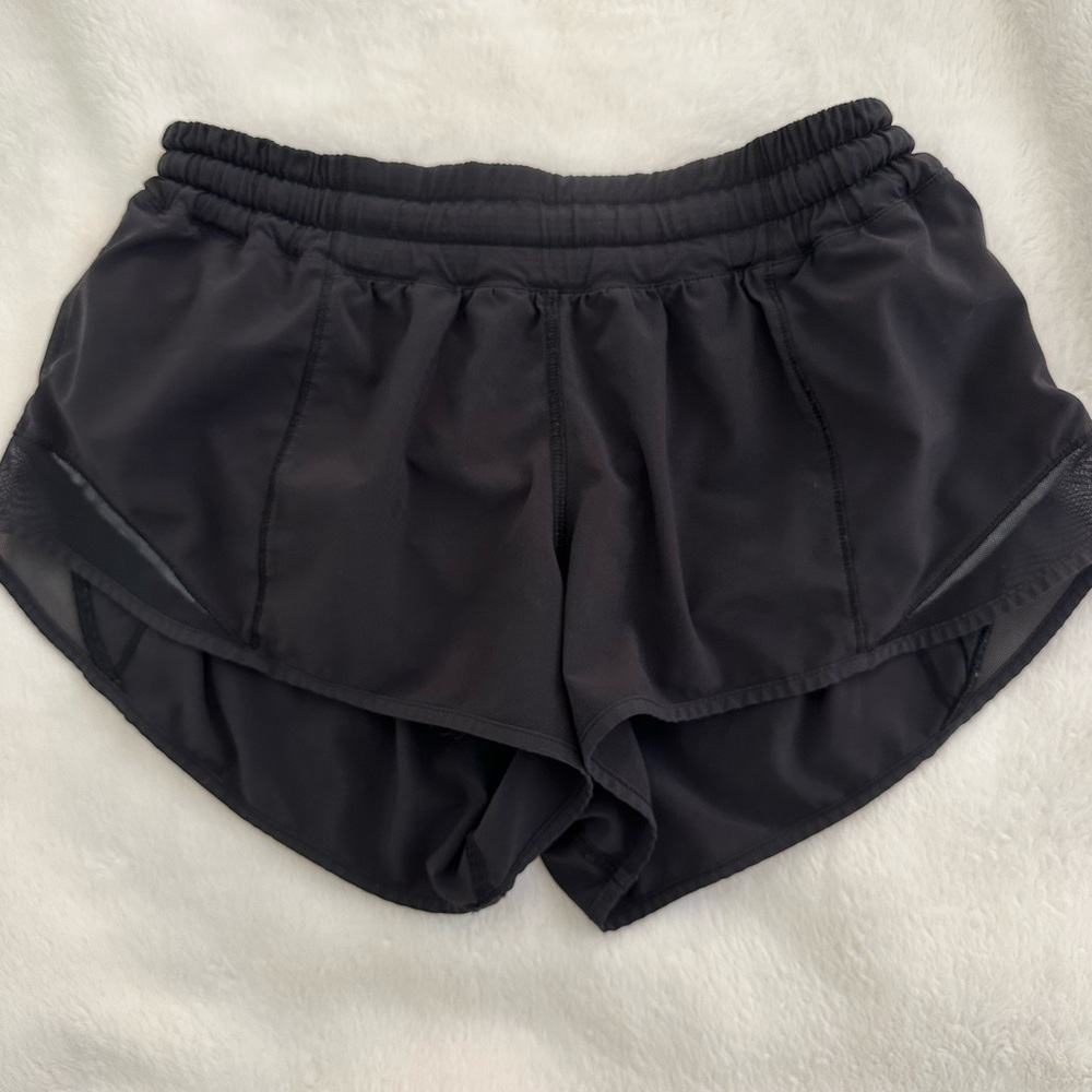 lululemon hotty hot shorts, size 6, 2.5 inseam, like new!